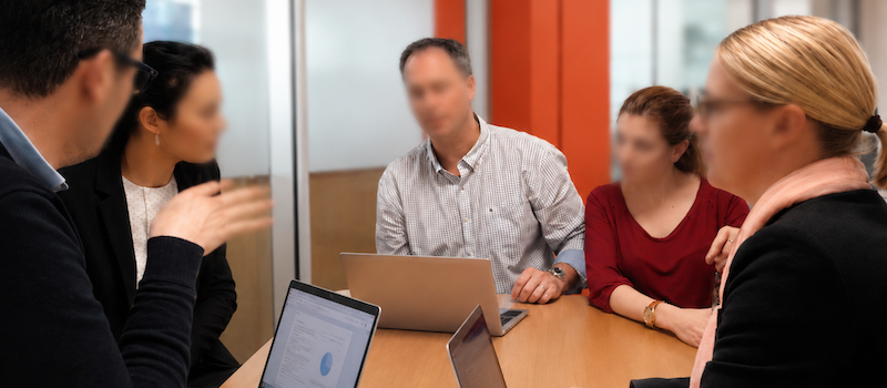 La valeur du regard extérieur : dire ce que l&rsquo;organisation ne peut plus formuler